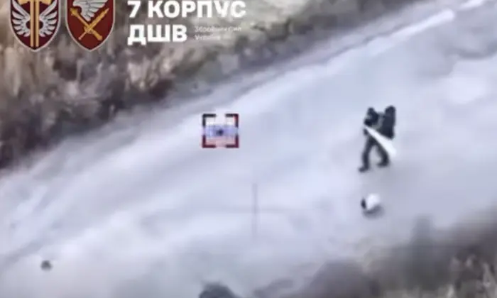 Обстріл дроном з білим прапором