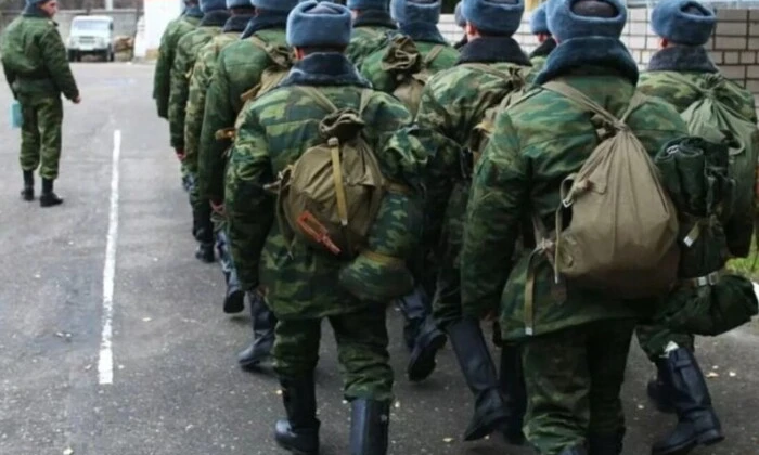 Студенти, які підтримують військові дії