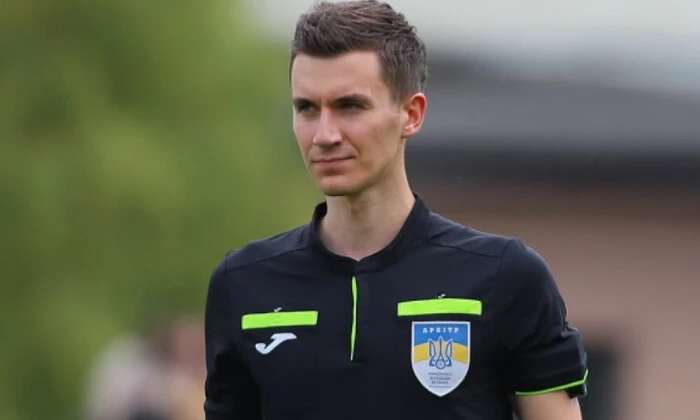 Українські арбітри на футбольних матчах