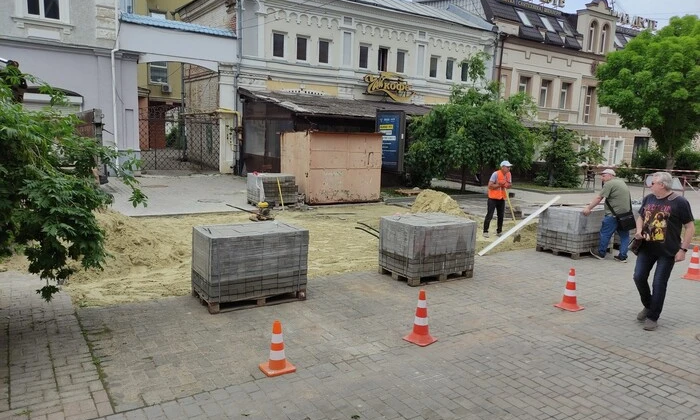 Тротуар в Сумах за 200 тыс.