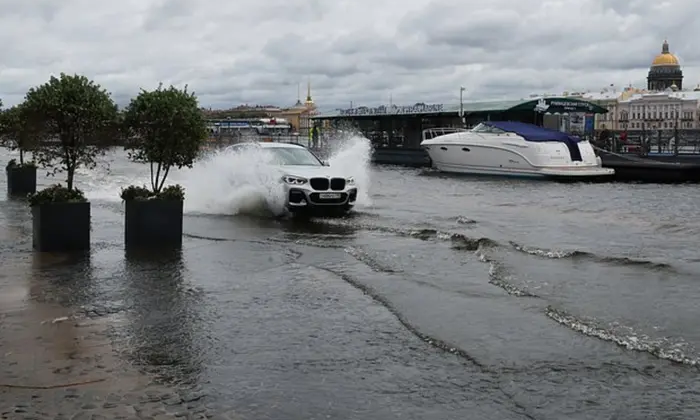 St. Petersburg at risk of flooding, Omsk hurricane