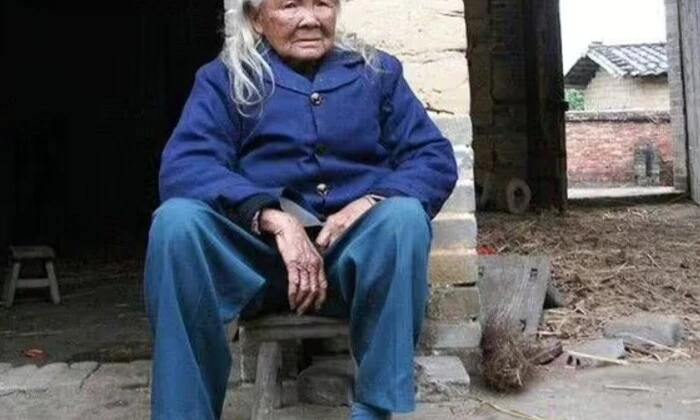 Жінка в лікарні Китаю