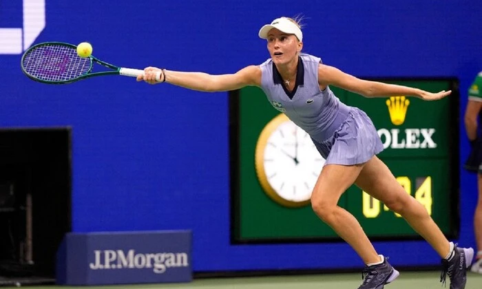 Tennis player renounces Russian citizenship