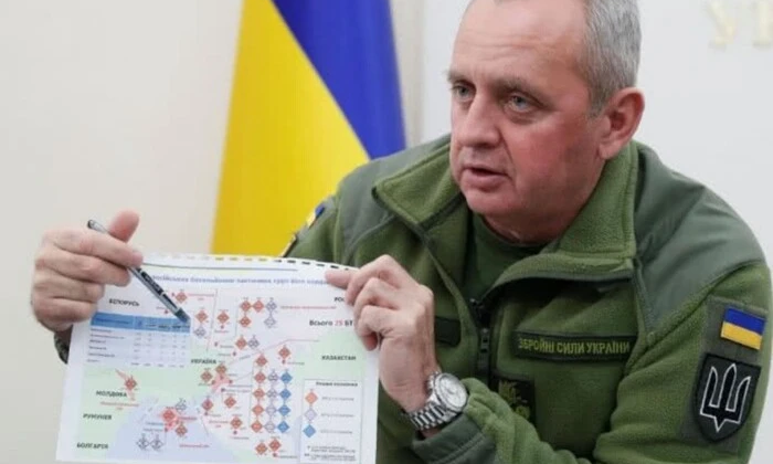 Віктор Муженко на фоні Харкова
