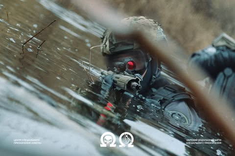 Divers on winter mission