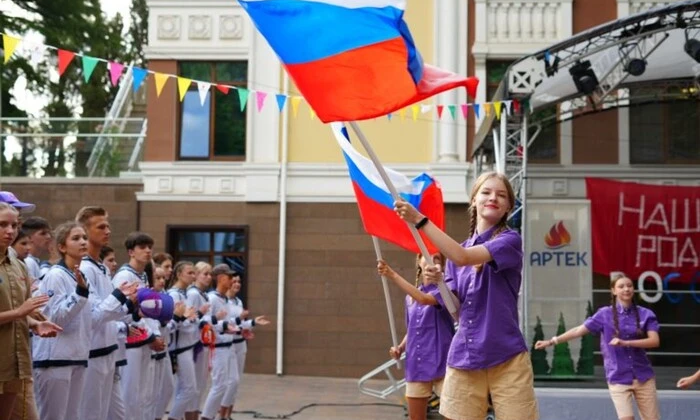 Россия перевоспитывает украинских детей в Артеке