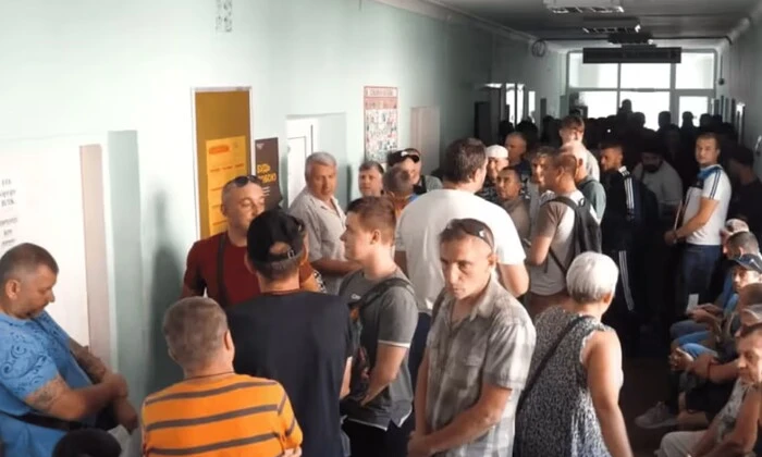 Польша вызовет более 200 тысяч граждан на ВЛК