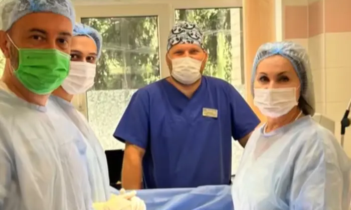 Пацієнтка після операції на столі