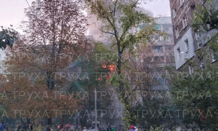 Многоэтажка в Днепре после обстрела