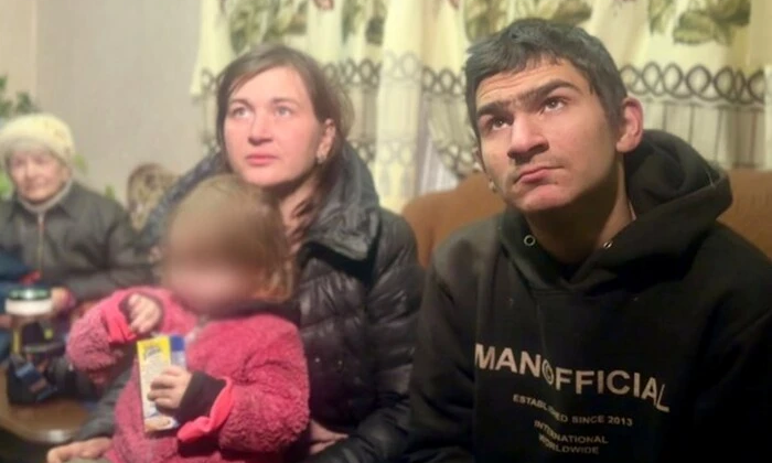 Дівчинка як живий щит окупантів