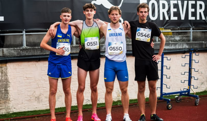 Група юніорів з путівками на Чемпіонат світу