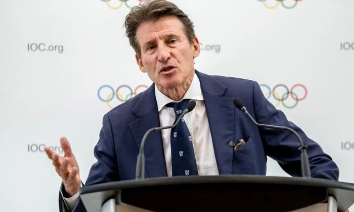 Логотип World Athletics на фоне белорусского флага