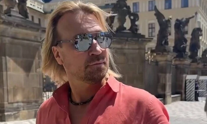 Oleg Vinnik barking in Prague