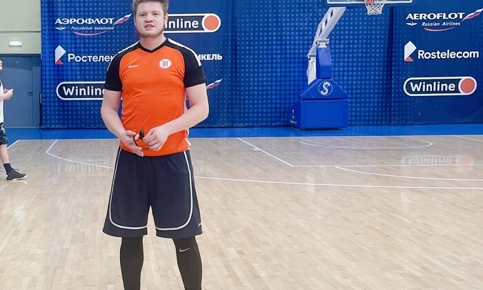 Український захисник ліквідує російського баскетболіста