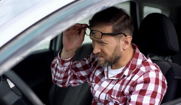 Автомобілі учаснику руху за кермом