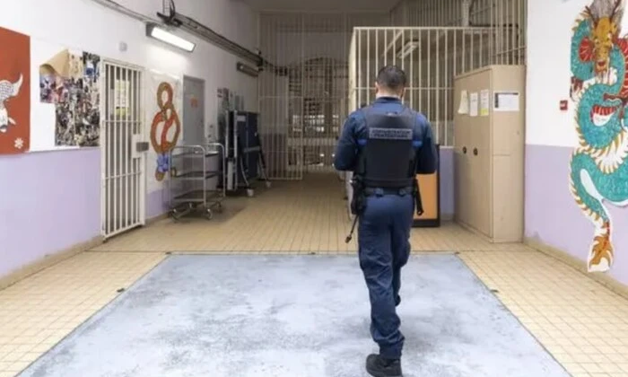 Рекламний постер події спалаху скандалу