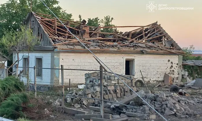 Рятувальник зі своєю дружиною після атаки