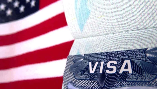 Призупинення розгляду заяв на імміграційні візи в США