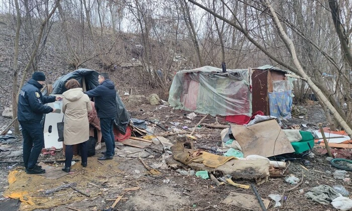 Халабуда, где живет семья с детьми