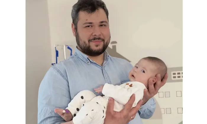 Дитина лежить на операційному столі