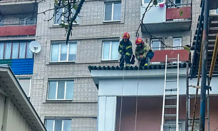 Жінка випала з вікна дев’ятого поверху