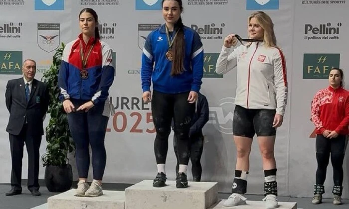 Домбровская - чемпионка Европы по тяжелой атлетике