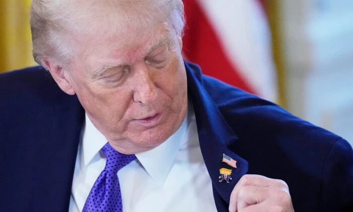 Трамп с значком и критика Нобелевского комитета