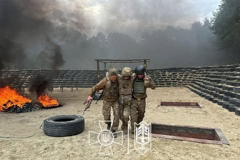 Тренування бойових медиків вибухи вагонопідіймач