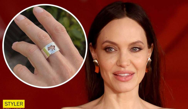 Мапа України на каблучці з Анджеліною Джолі