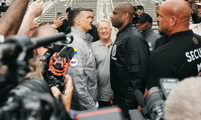 Усик сделал ставку на $500 тысяч