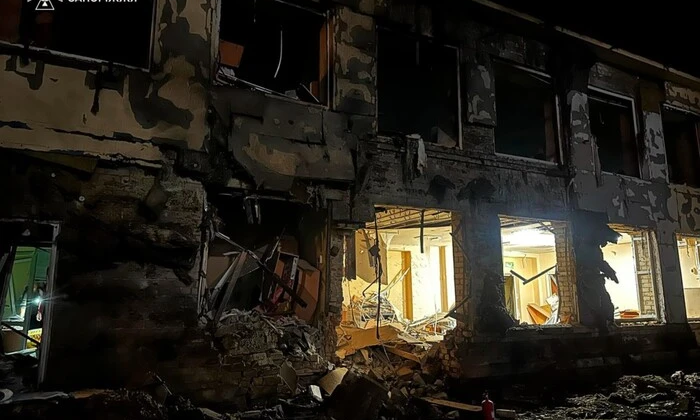 Гасіння пожежі в Запоріжжі: кадри від ДСНС