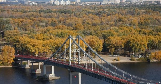 Погода: дощі, вітер, тепла осінь