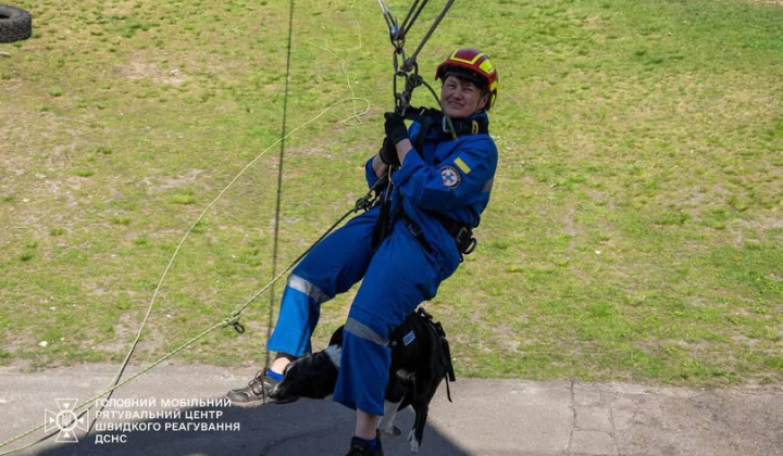 Кінологи беруть участь у рятувальних операціях