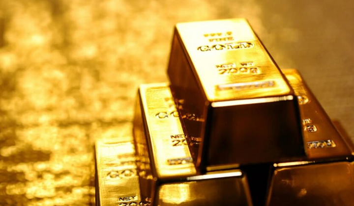 Кошти золотовалютних резервів на фоні доларових банкнот