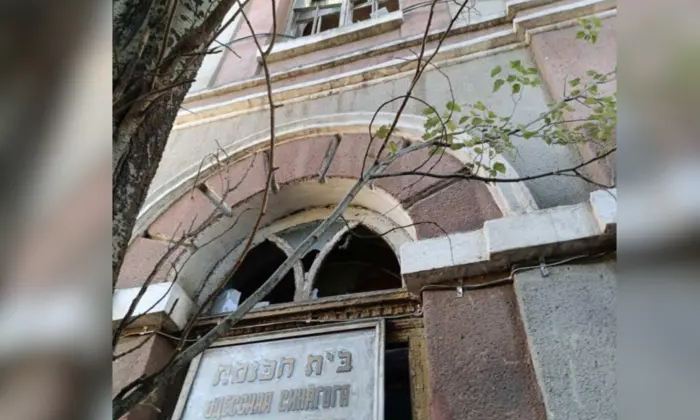 Пошкоджена синагога в Одесі XIX століття