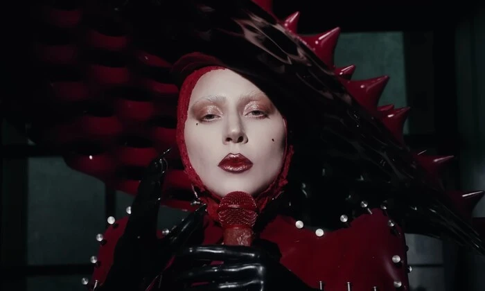 Леді Гага зйомка кліпу для серіалу Венздей