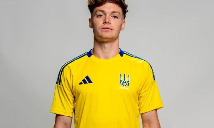 Гравець з травмою на футбольному полі