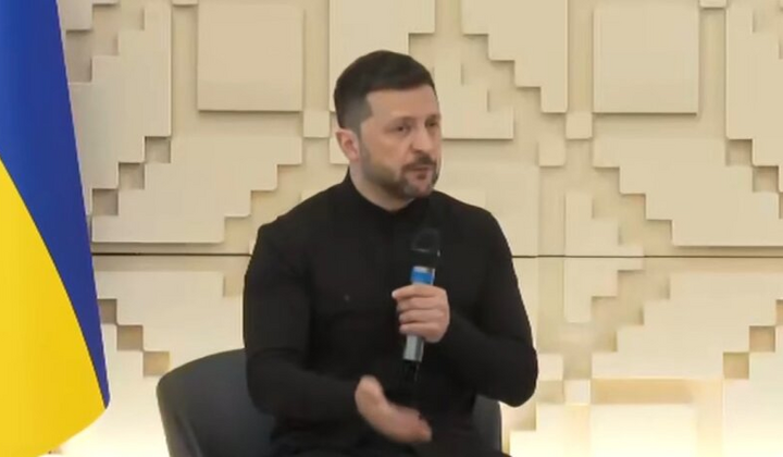 Зеленський: Росія наступає на всіх фронтах