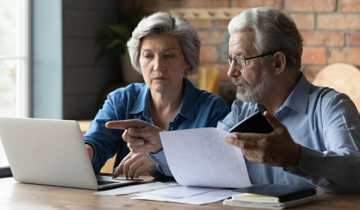 Список продуктів та одяг у допомозі