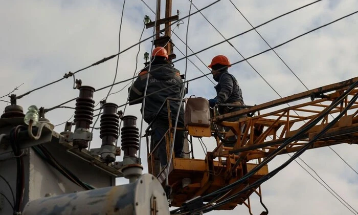 Люди без електрики складною ситуація