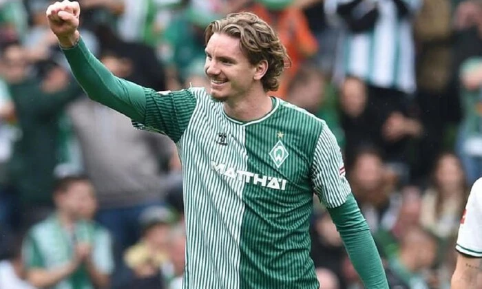 Real plans to buy German striker