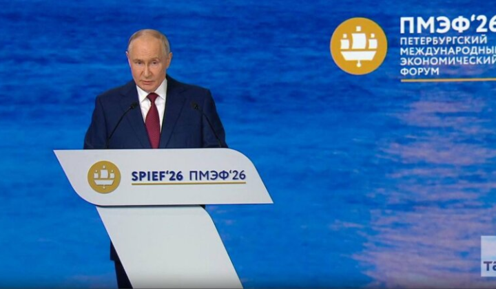 Strikes on Moscow and oil refineries
