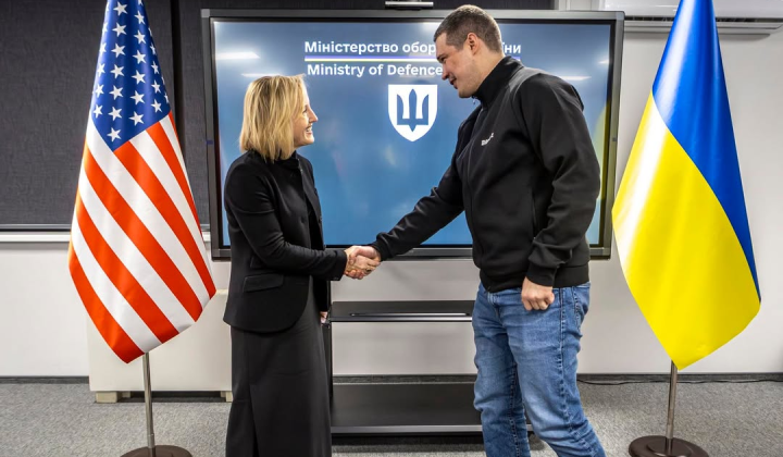 Patriot and HIMARS logos on the map of USA and Ukraine