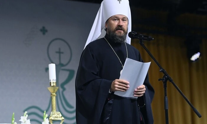 Митрополіт Іларіон в літаку до Бразилії
