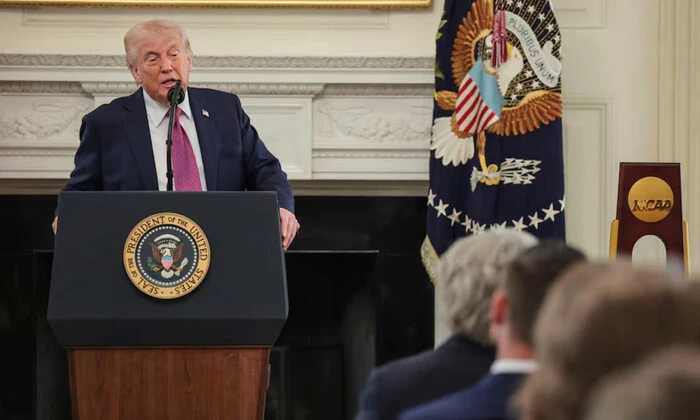 Портрет Трампа інтерв'юють на телебаченні