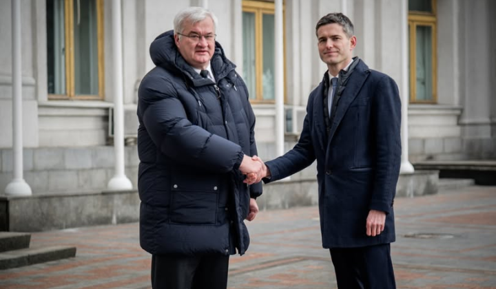 Прапори Нідерландів та України