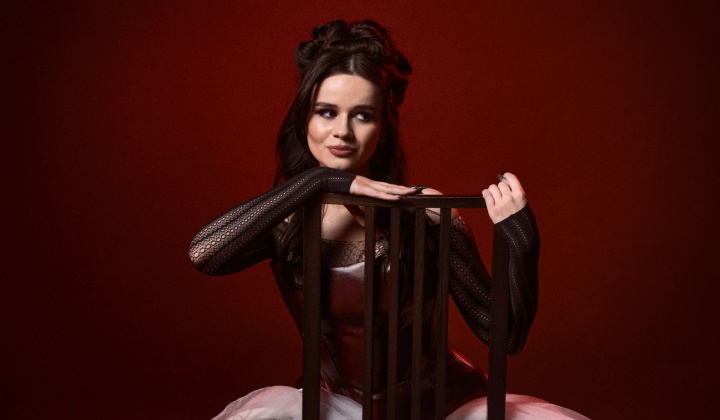 Faouzia released the album Film Noir in a wedding dress