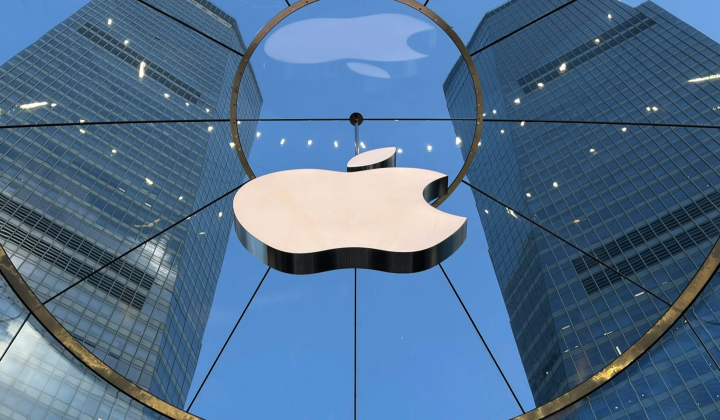 Сенсорний MacBook з процесором M5