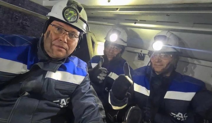 Соцмедіа насмішили російського чиновника через вугільний макіяж