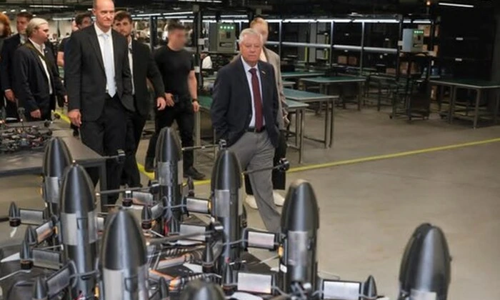 US Senator inspecting production of Ukrainian drones